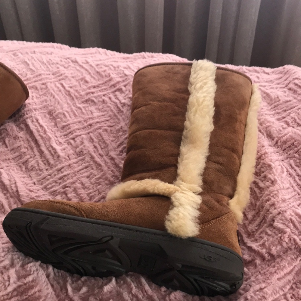 Chestnut uggs with fur trim